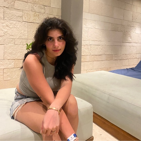 Meet your Posher, Dunia - Picture 3 of 3